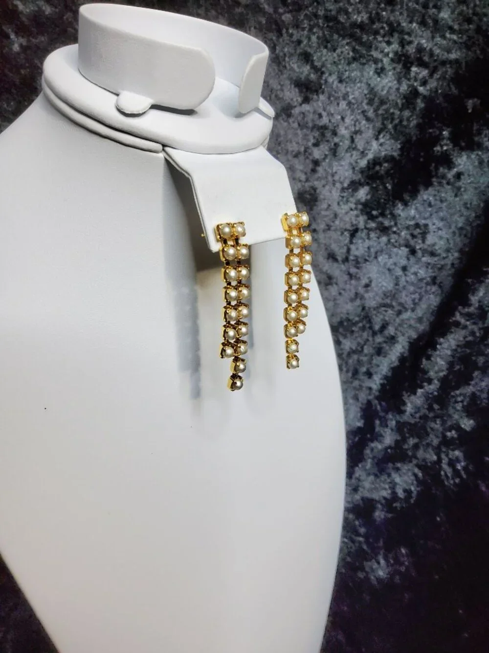 vintage gold tone faux pearl lined drop/dangle earrings